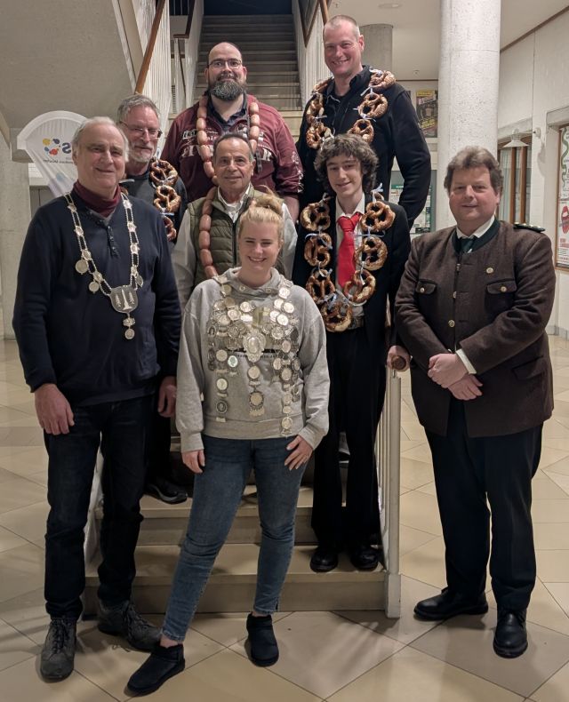 v.l.n.r.: Johann Maier, Reinhold Bessing, Martin Hartl, Pino Mirasolo, Christina Blöchl, Simon Kuhn (oben), Leopold Kopp (mitte), Patric Fürnhammer